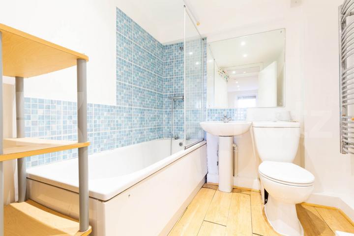 A recently redecorated and cosy one bedroom flat  in De Beauvoir Town Buckingham Road, Dalston